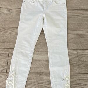 Anthropology Pilcro and the Letterptess women’s white jeans. Size: 26.